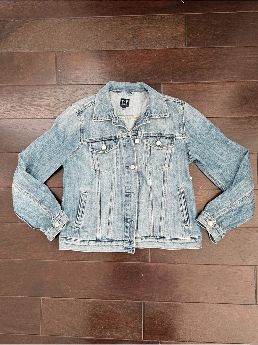 GAP Denim Jean Jacket Med Light Wash Pockets Womenโs Medium New With Tag